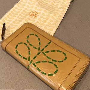 Orla Kiely cappuccino//glossy green stem wallet